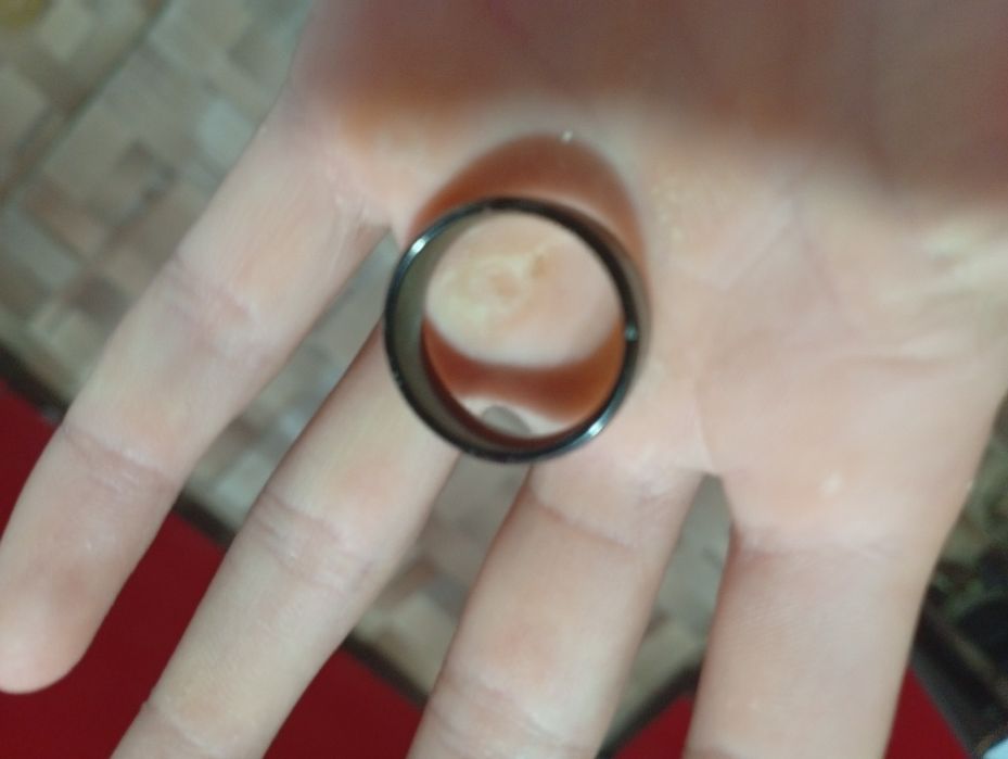 Кольцо термометр на пальце