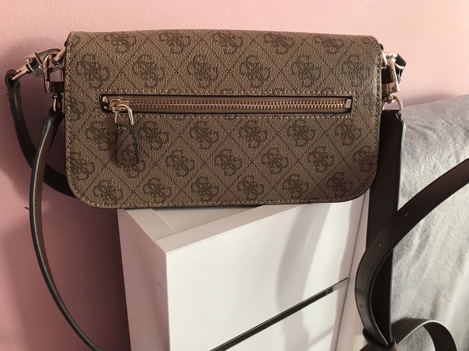 Дамска чанта Guess