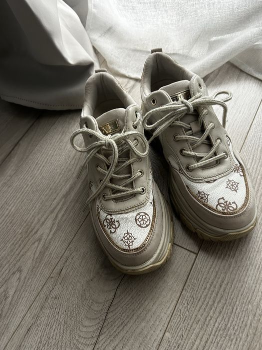 Сникърси Guess 37