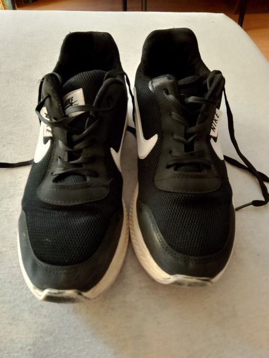 Продавам маратонки nike