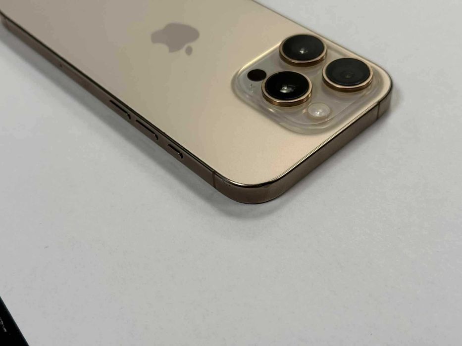Продавам Iphone 16 Pro 256gb