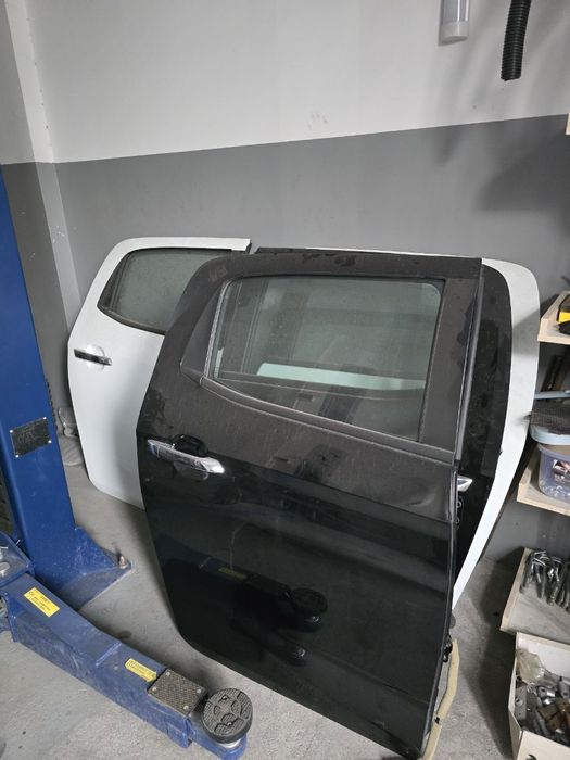 Двери задние ISUZU D-MAX RG в сборе