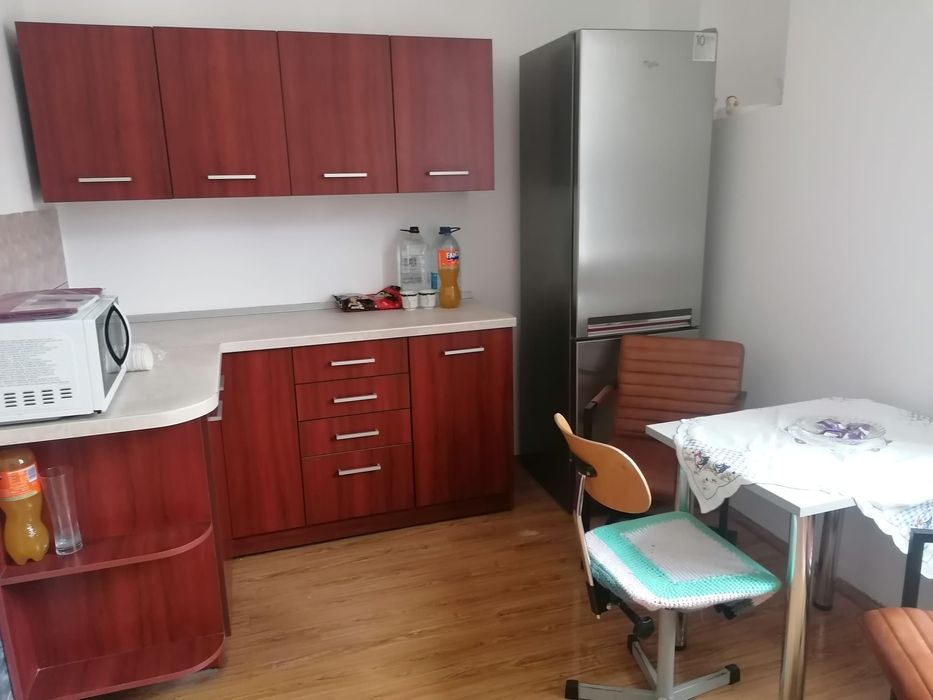 Închiriez apartament cu 3 camere