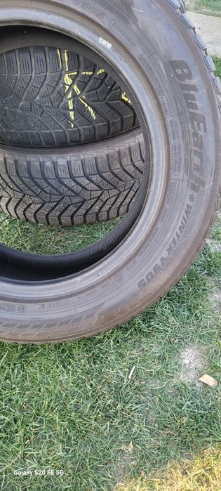 Vând 4 anvelope de iarnă SH, YOKOHAMA