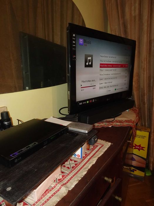 Blu-Ray Player LG BP325, с работещо USB, моля прочети описанието.