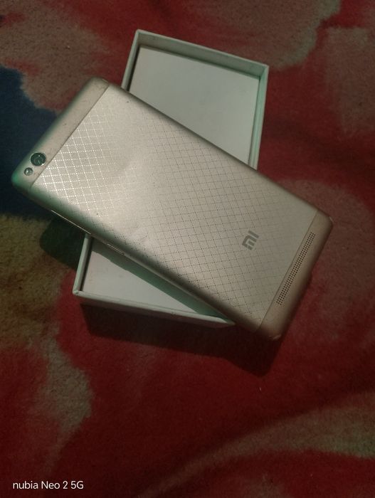 Xiaomi Redmi 3 .