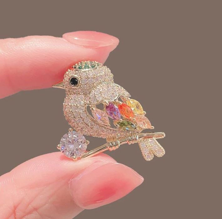 8 разных видов брошей.