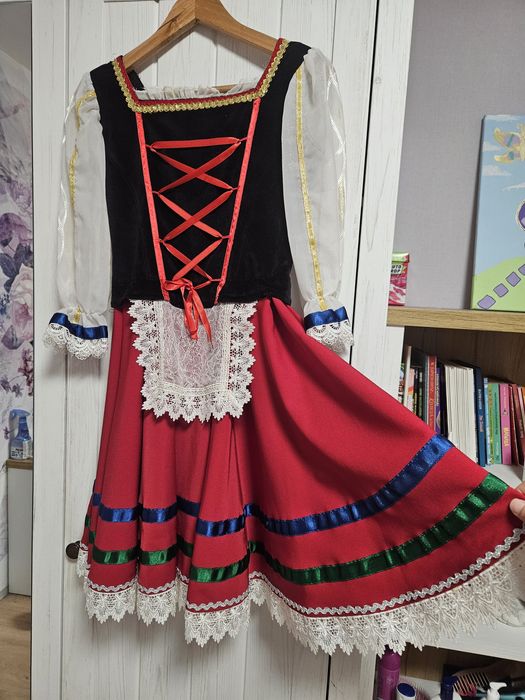 Унгарска рокля за характерни танци