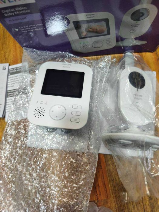 Чисто нов бебешки компютър с камера и видео