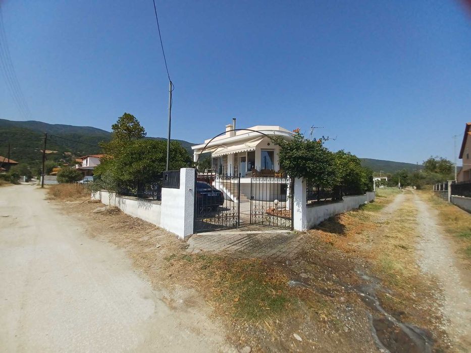 Продава къща 160 м2 с двор 300 м2 в Аспровалта, Гърция