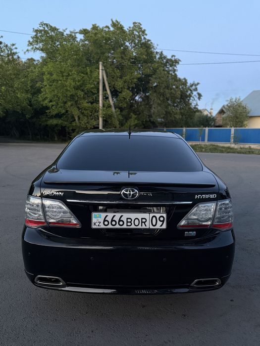 Toyota Crown Hybrid