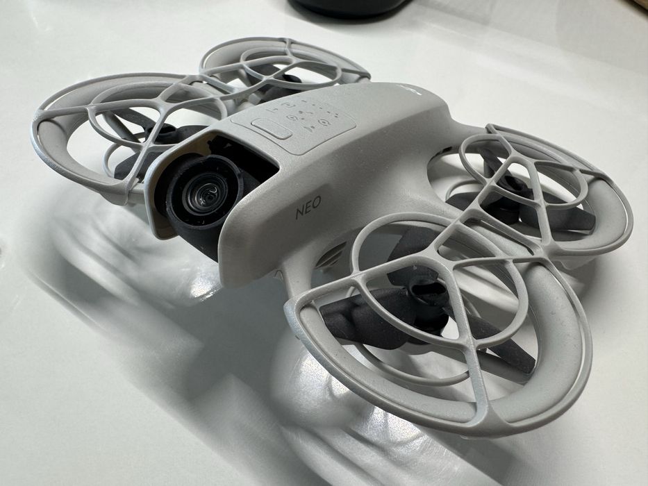 Drona DJI neo + 3 baterii si charging hub