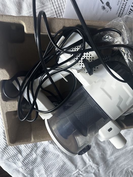 Пылесос вертикальный ручной