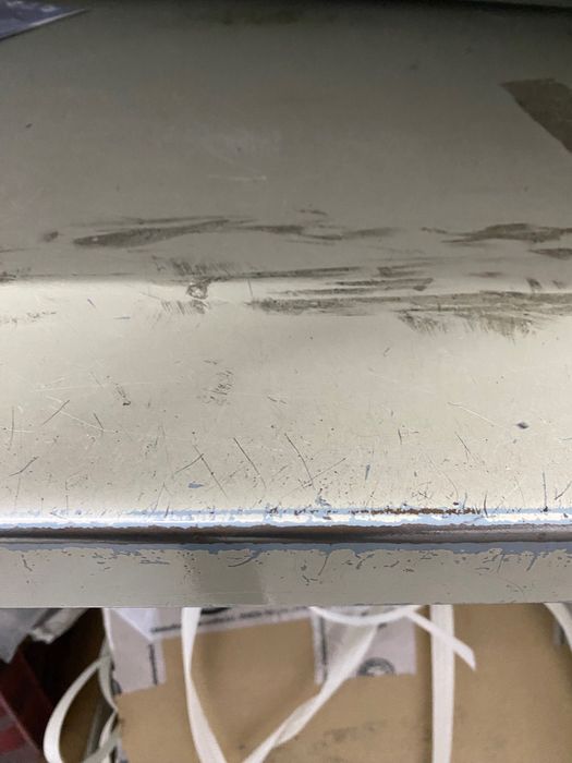 Метална работна маса