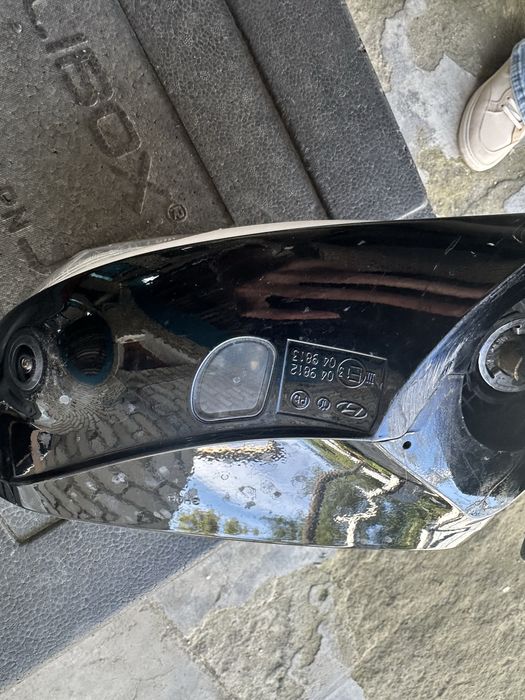 Боковое правое зеркало