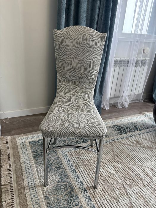 Стол со стульями