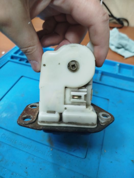 Замок багажника Nissan Note