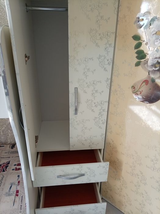 Продам шкаф угловой