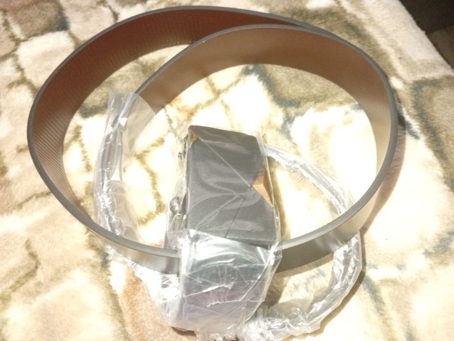 Vând o pereche de papuci nr.39-41și curele elegante barbatesti 130 cm