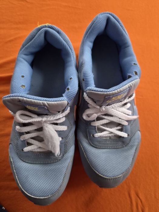 Adidasi nike marimea 38 culoarea albastru deschis si portocaliu