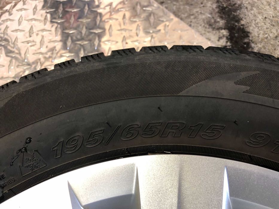 Set 4 Roti Golf 7  Anvelope de Iarna 195/65 R15