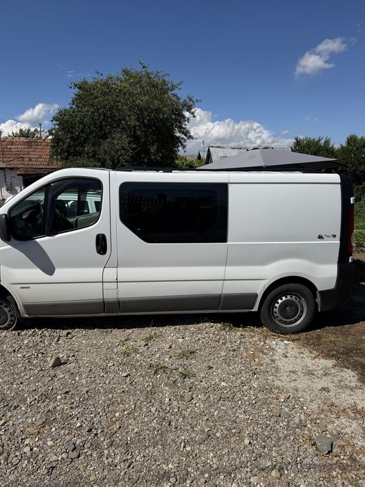Vand  opel viavaro avariat