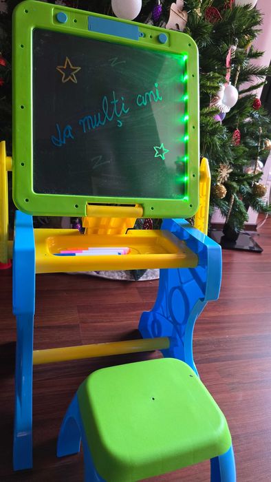 Vând tablă multifuncțională 2 în 1, măsuță și scaunel, cu leduri