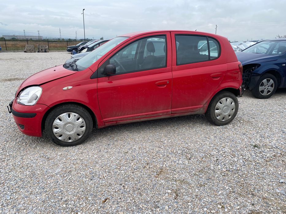 Тойота ярис 1.0 на части