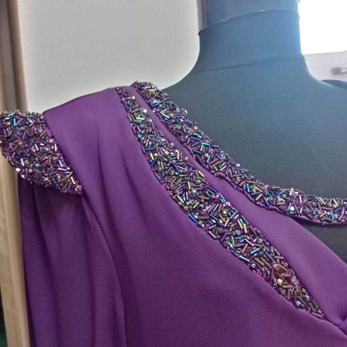 Rochie de seara deosebita pt o doamna cu forme