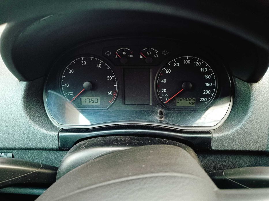 Vând Volskwagen polo 1,2