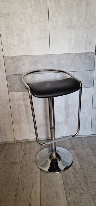 Стул барный с регулировкой высоты