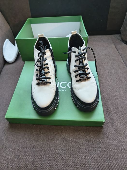 Нови дамски бели боти от естествена кожа