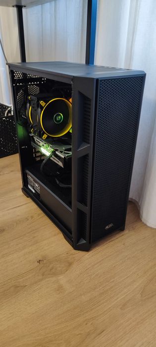 Компютър геймърски  ryzen 5600x ,rx 6600xt ,16 рам 3200mhz, захр.600+bronze
