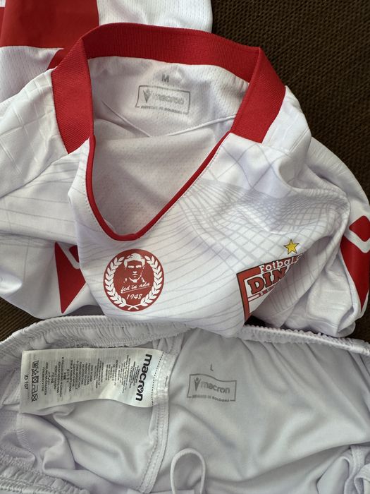 Echipament oficial de meci Macron FC Dinamo Bucuresti 24/25 marimea M/L