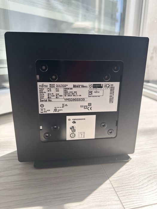 Fujitsu Esprimo - Кomnakmu Бизнес Кoмпютри