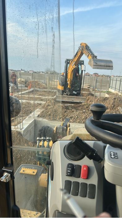 Buldoexcavator miniexcavator sapaturi mecanizate