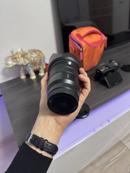 Sony FE 24-105mm f/4 G OSS (SEL24105G) – отличен, с сенник и капачки