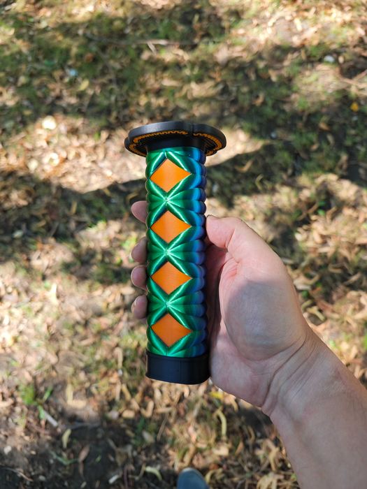 Меч катана с хамелеонова зелено и синя оплетка и разтегателно острие