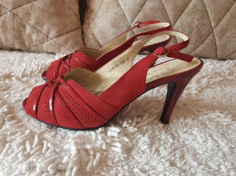 Продам женскую одежду обувь