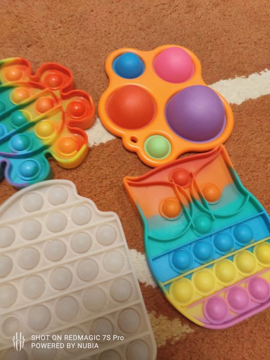 Продам игрушки антистресс