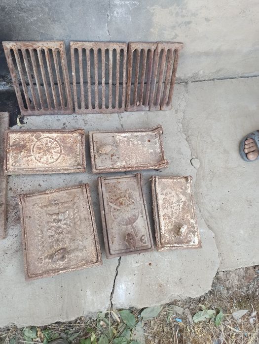 Печкаға плиталар,есіктер бар