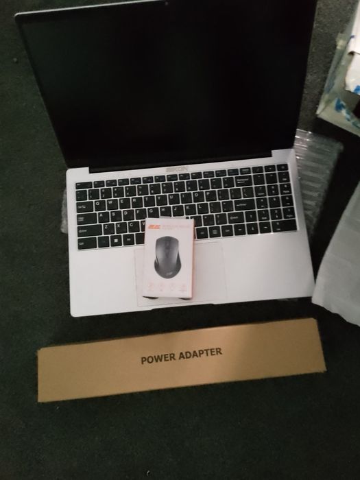 Ноутбук сотилади