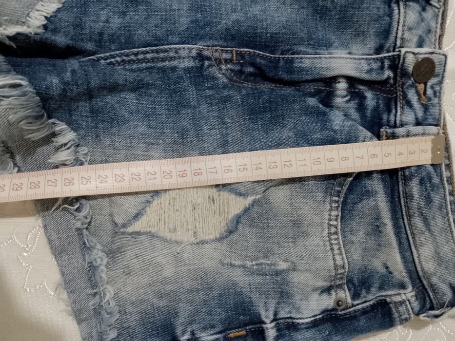 Дамски къси дънкови панталонки Bershka