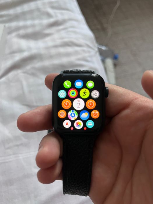 Apple watch SE.