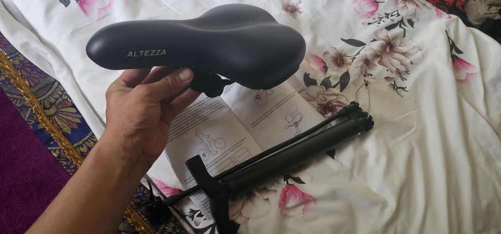 Vellik sportivniy sumkachasini ichida kulichi boshko anjomlariyam bor