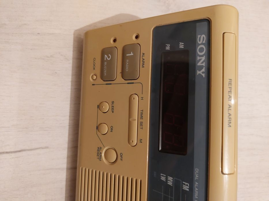 Vand Radio  Ceas  Sony cu Alarma