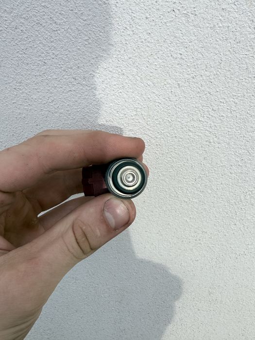 Injector de combustibil auto