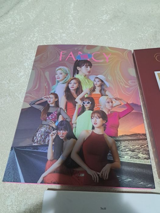 Кей поп албуми,стикери,дискове,плакати