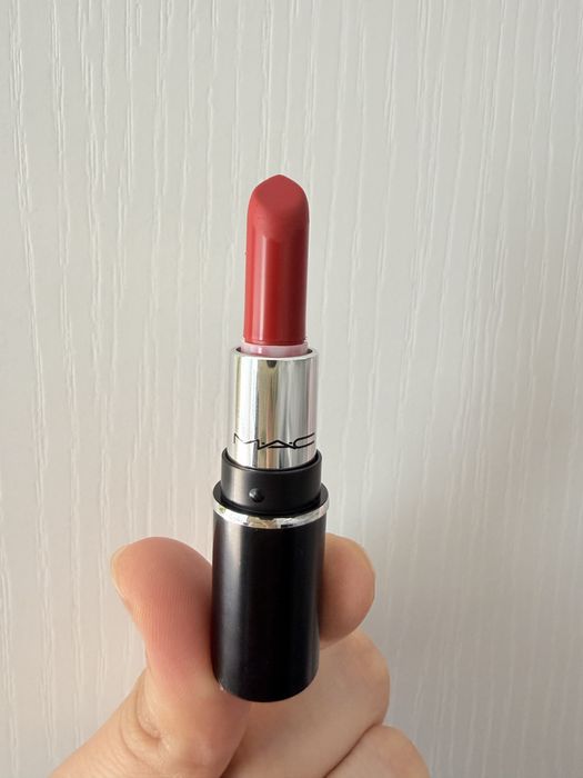 Продам губные помады от Guerlain и Mac