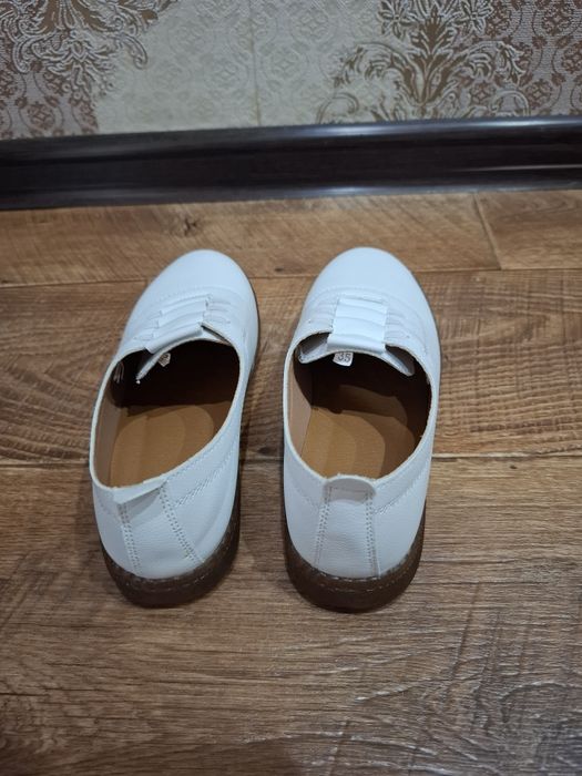 Продам новые лоферы женские